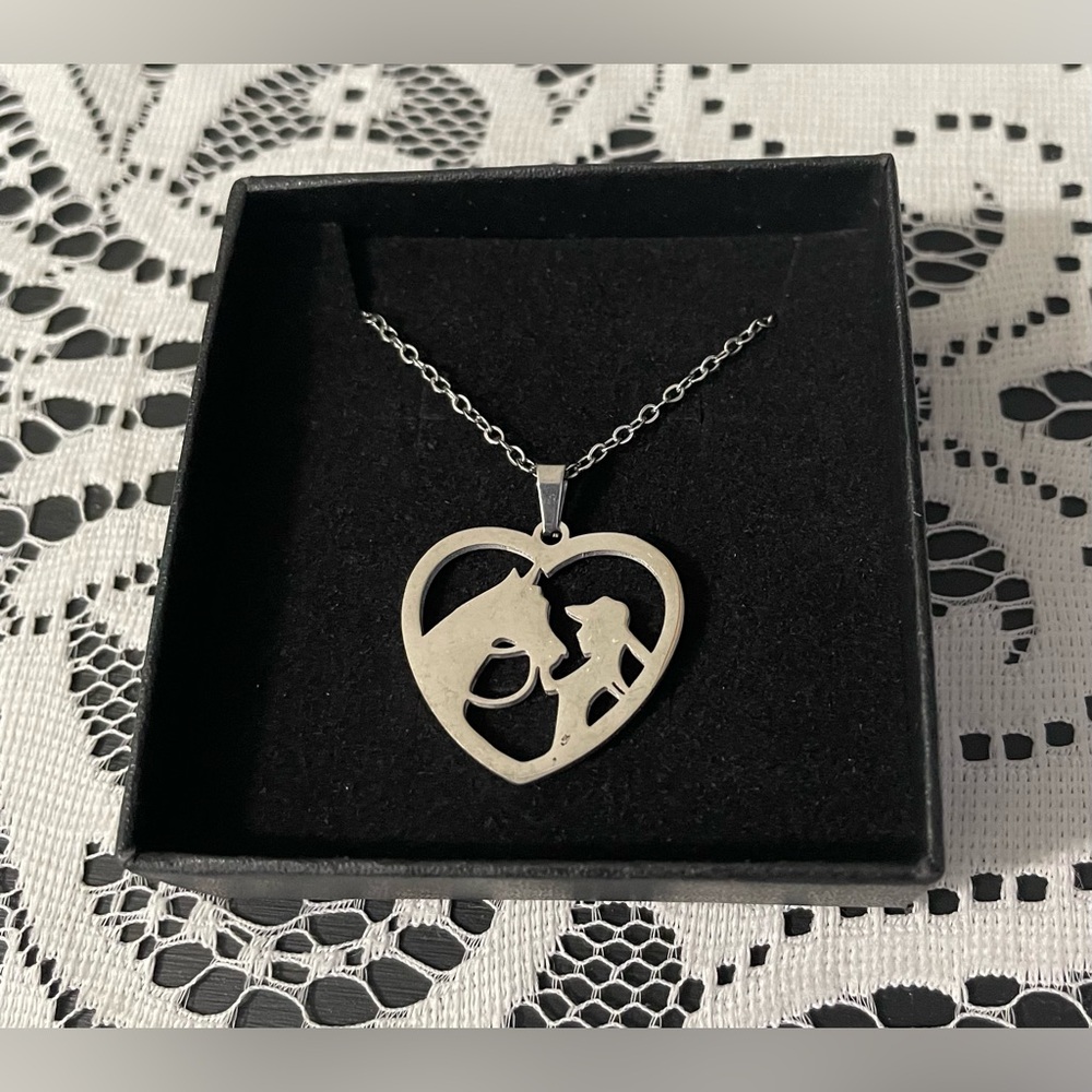 🌸 NEW Silver Tone Heart Horse & Rider Pendant Necklace